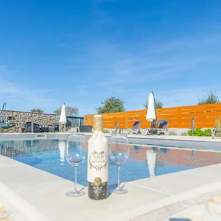 Waterfall Krka Vila *